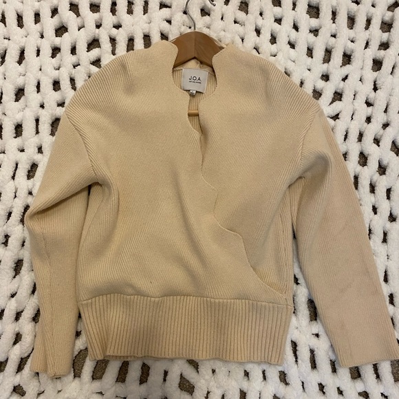 JOA scalloped edged cross cross cream sweater - Picture 5 of 11